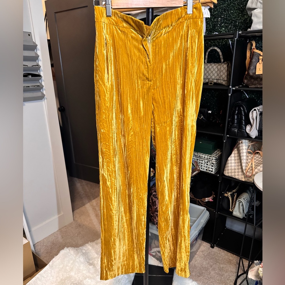Topshop Gold Crushed Velvet Pants
Size: US 6
